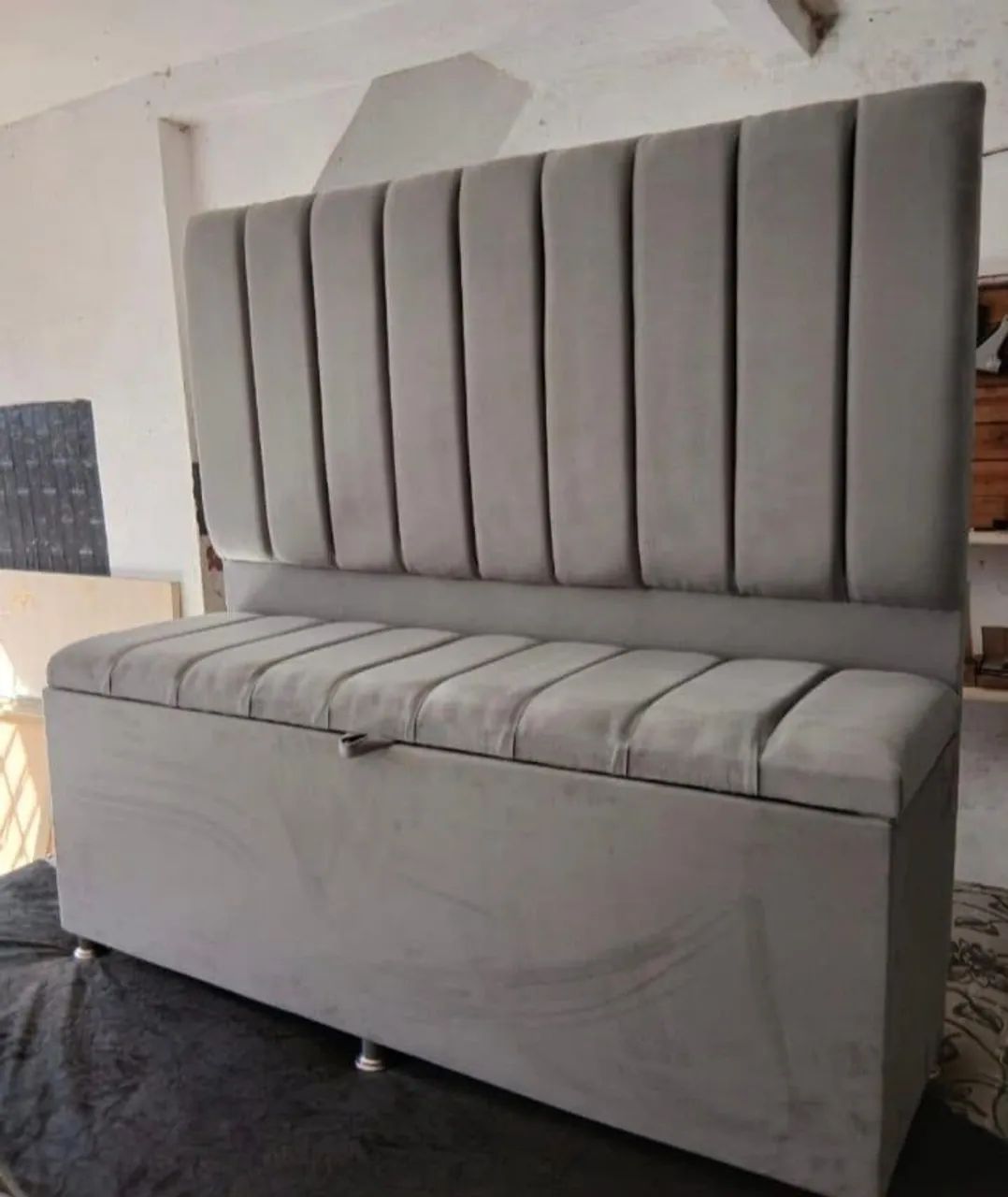 Cabeceira de cama acompanhada com baú  - Foto 4