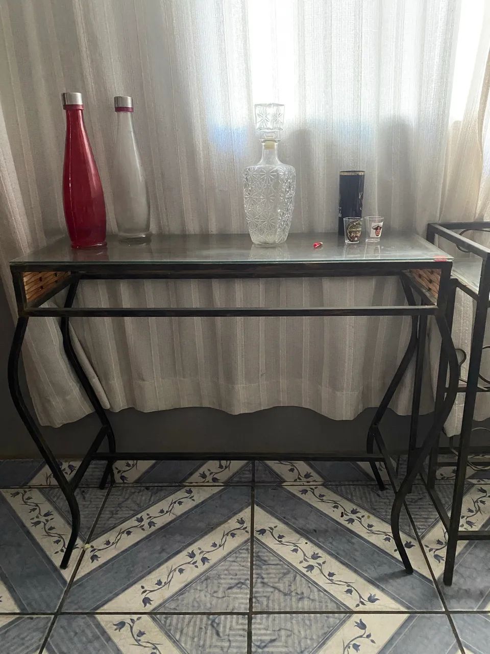 BAR E APARADOR 