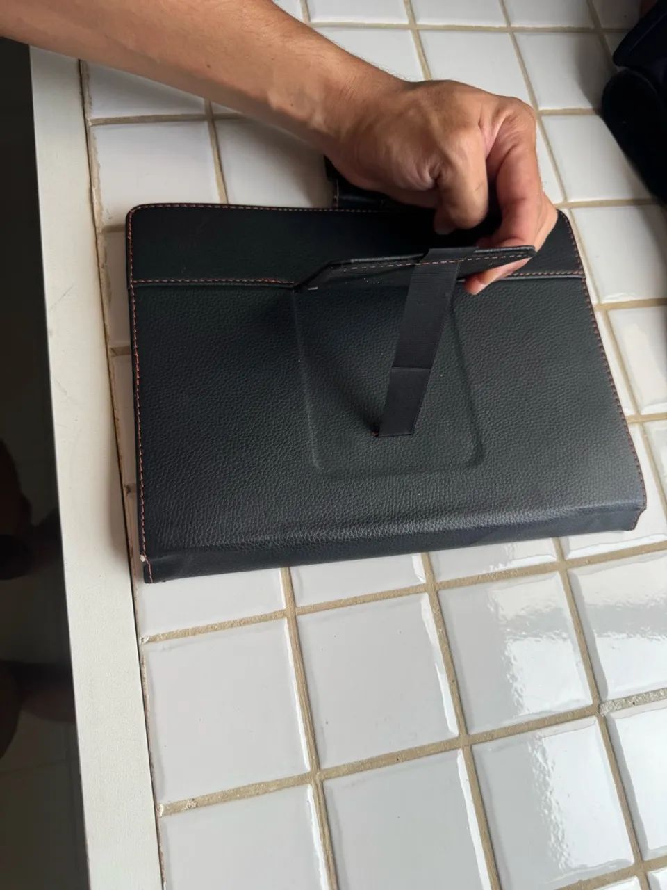 capa com teclado embutido para tablet  - Foto 3