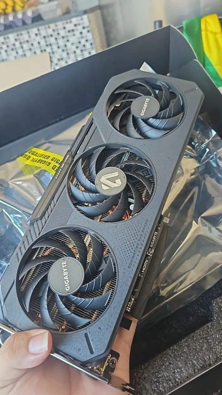 RX 9060XT 16GB GIGABYTE - Foto 4