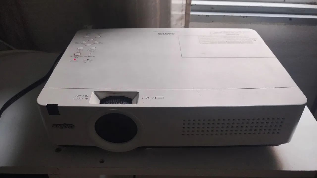 Projetor Sanyo pra assistir a copa 