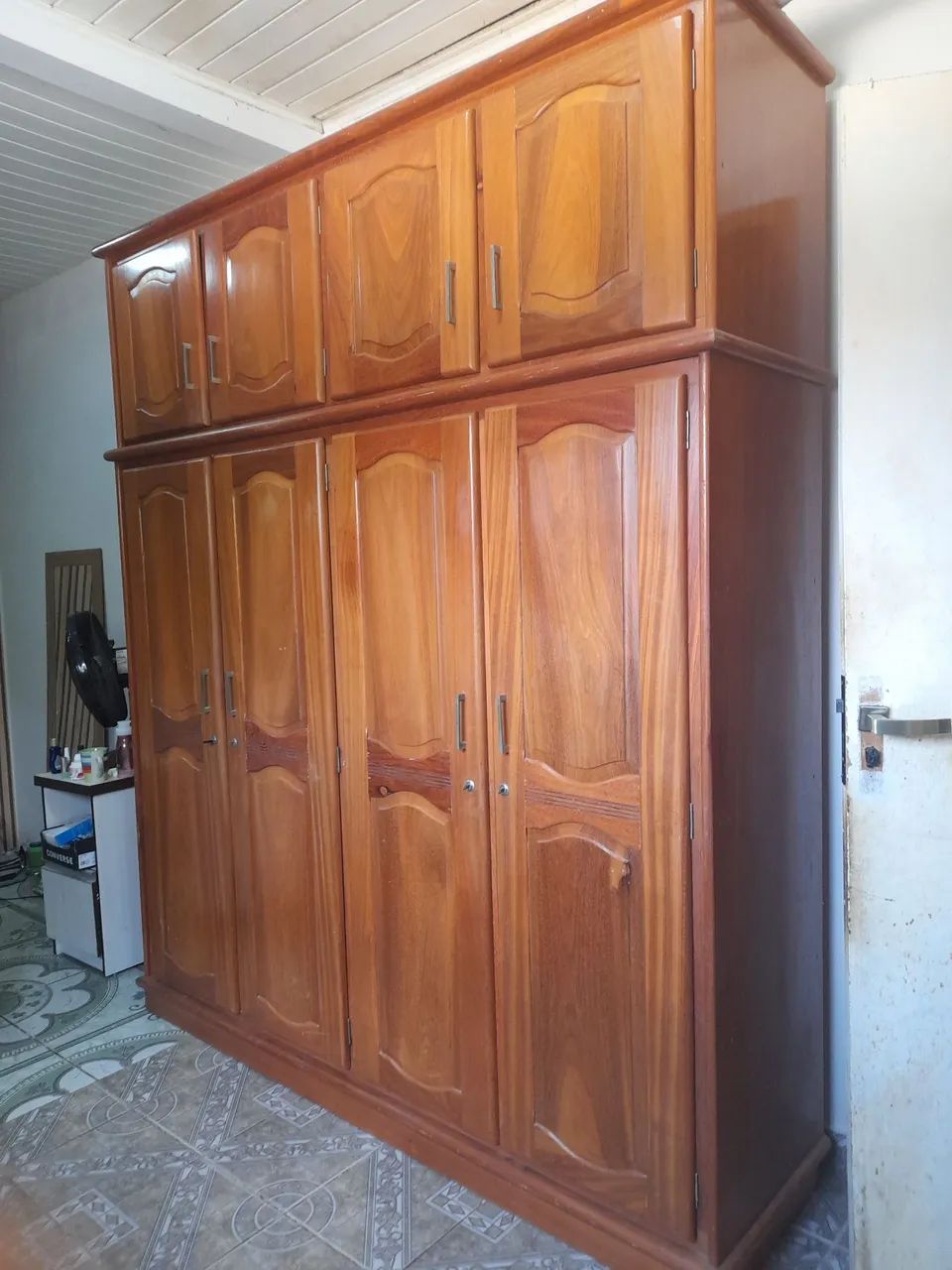 Guarda roupa a venda.