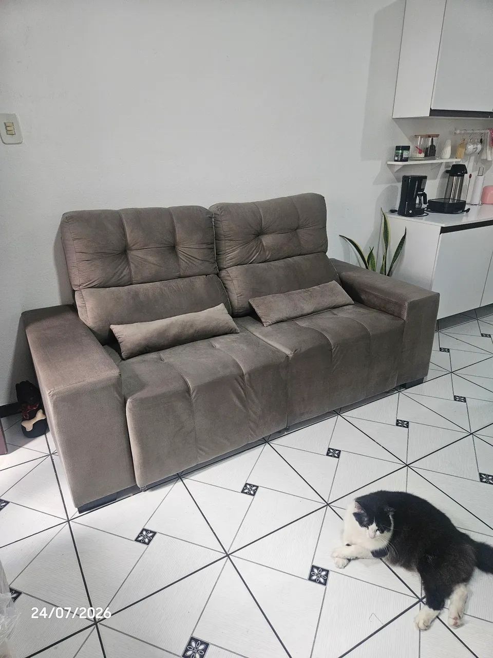 Sofá retrátil em veludo NOVO, 2m. 