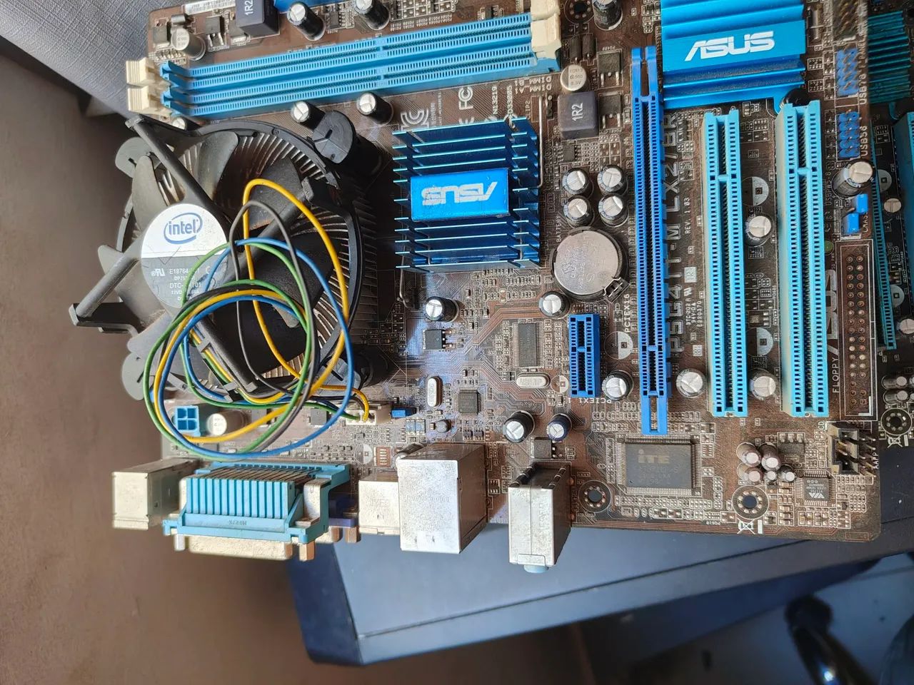 Kit 775 ddr3 placa mãe asus 4gb ram - Foto 2