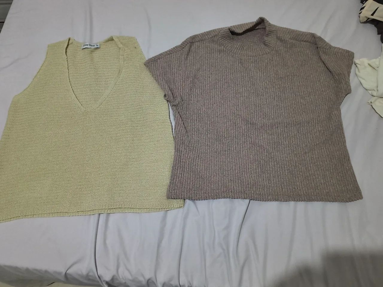 Blusas variadas m 20,00 cada 