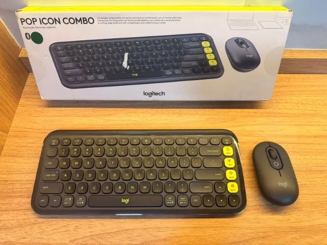 Kit Teclado E Mouse Logitech Pop Icon Combo Sem Fio Grafite Preto (Usado)