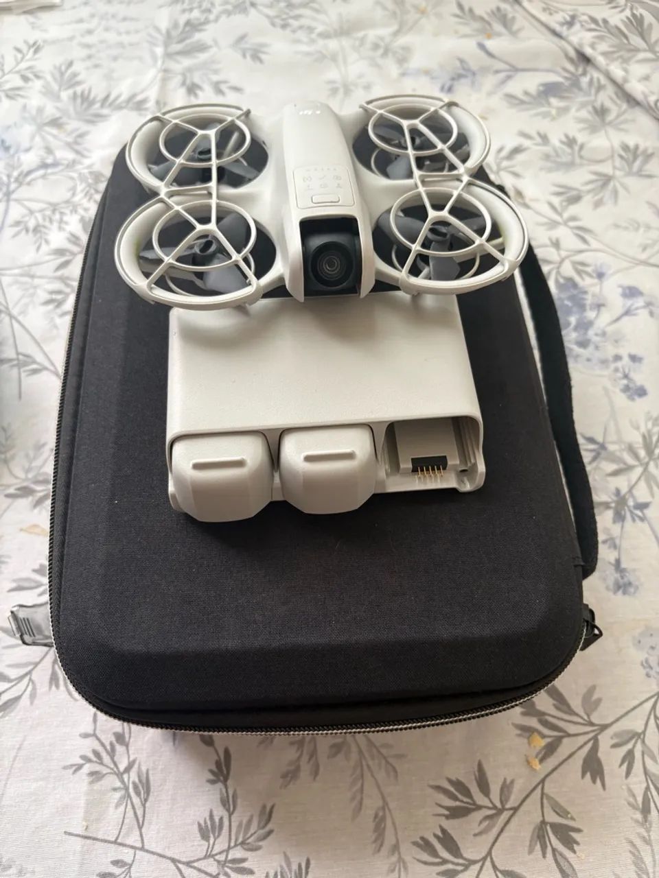 Drone DJI NEO + HUB de carregamento e 2 baterias extras