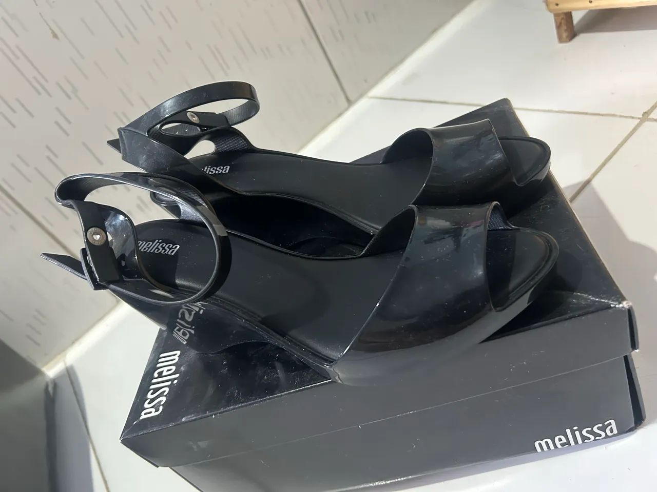 Melissa Wedge Preta - Nova na Caixa (Nunca Usada!) - Foto 3
