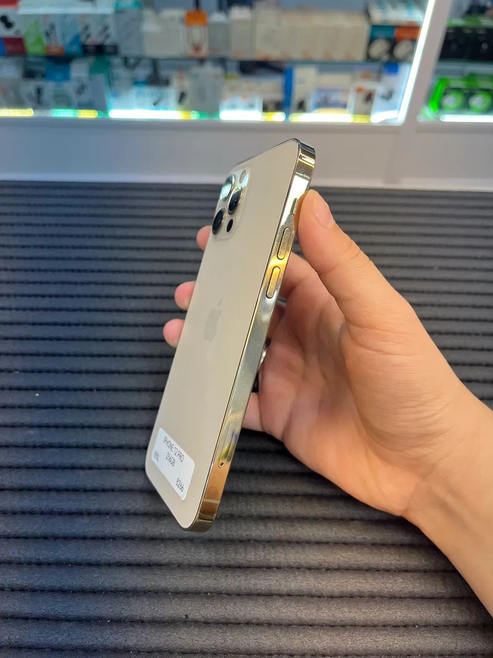 iPhone 12 Pro 256GB Gold Todo original com garantia - Celulares e