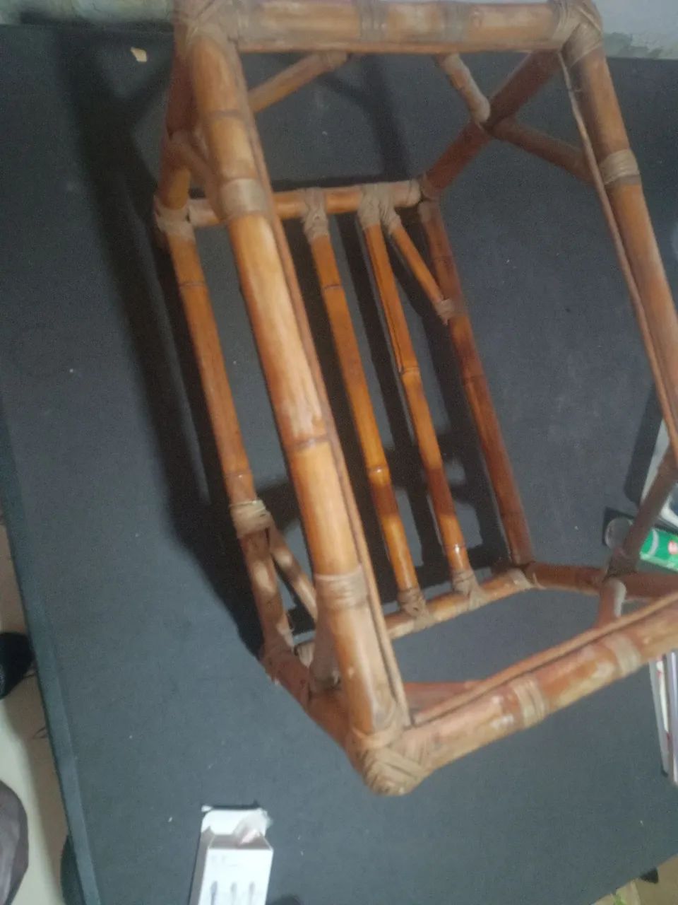  mesa de centro rústica feita de bambu (cana-da-índia).