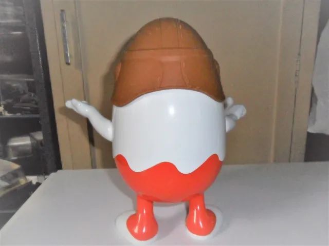 Boneco Kinder Ovo Baleiro 25 cms altura lindo - Foto 2