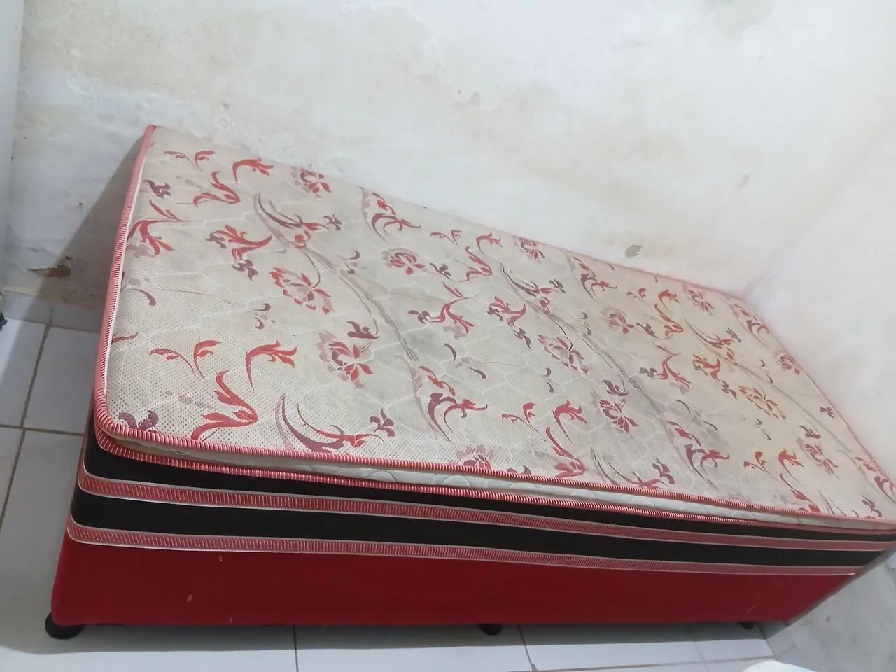 Vendo cama de solteiro, preço a negociar - Foto 2