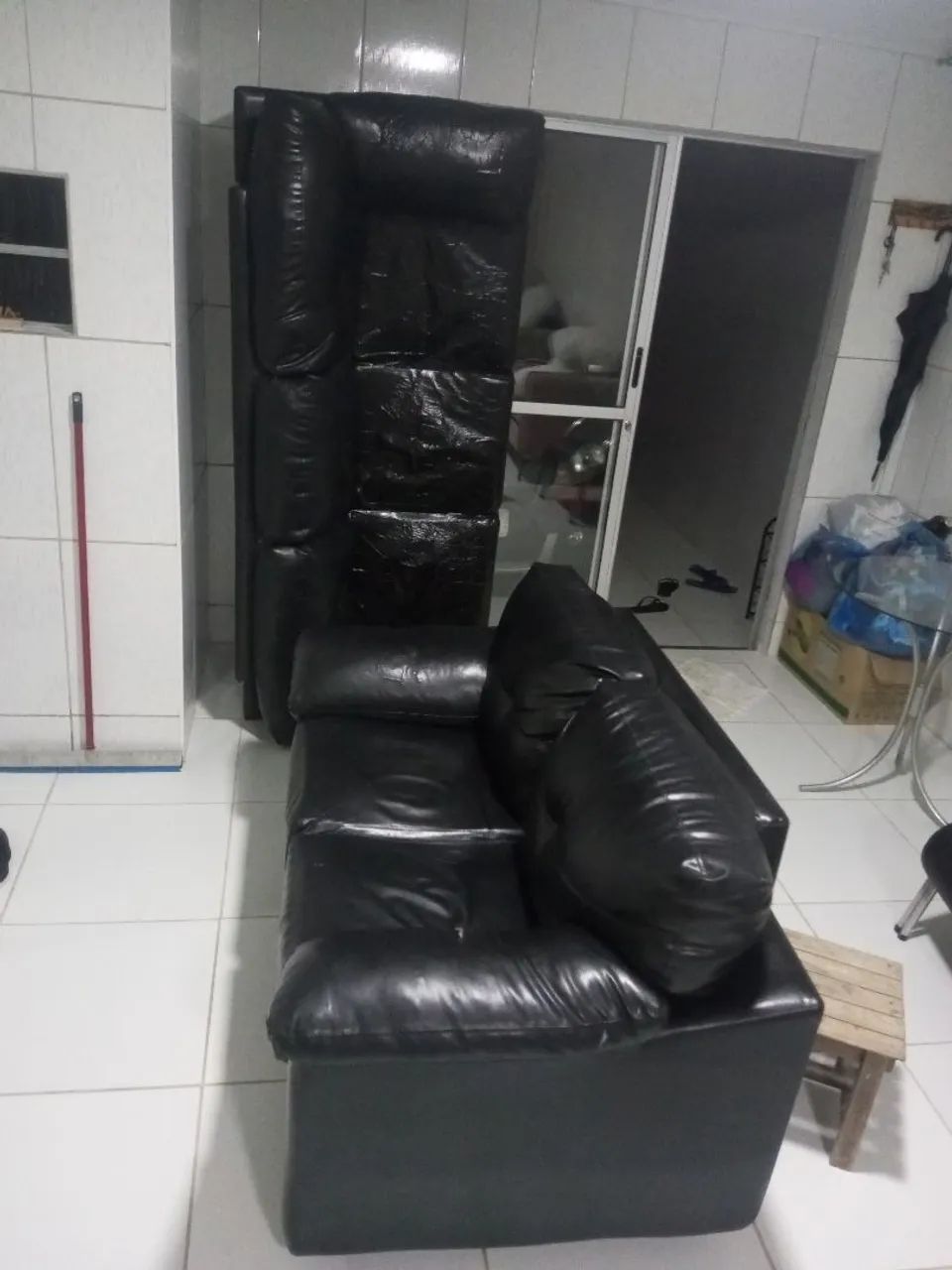Sofá simples usado 