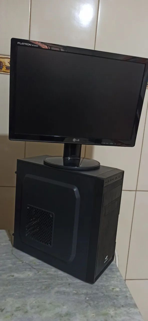 Computador para trabalho e estudos.