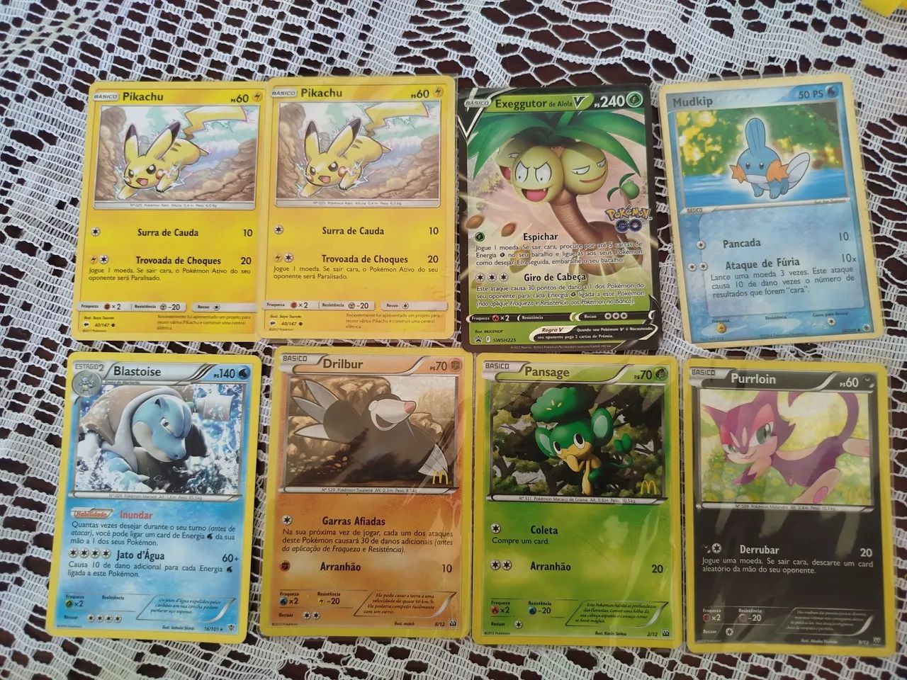 Lote de cartas Pokémon diversas coleções