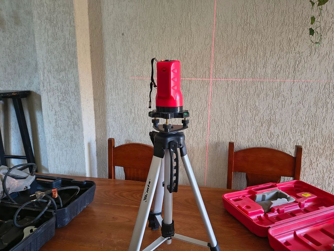 Nível laser e esquadro