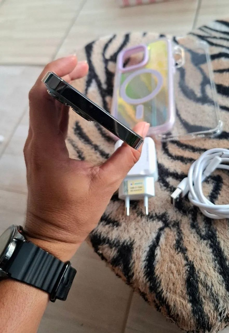 Iphone 13 PRO de 128 GB com Carregador e 2 Capinhas - Foto 3