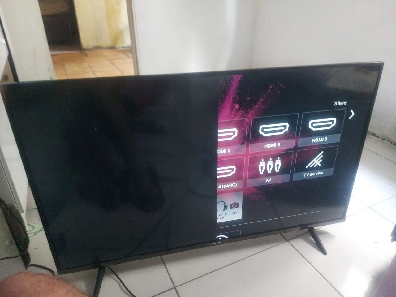 funciona só um lado TV smart SEMP 50 polegadas  conversa no valor