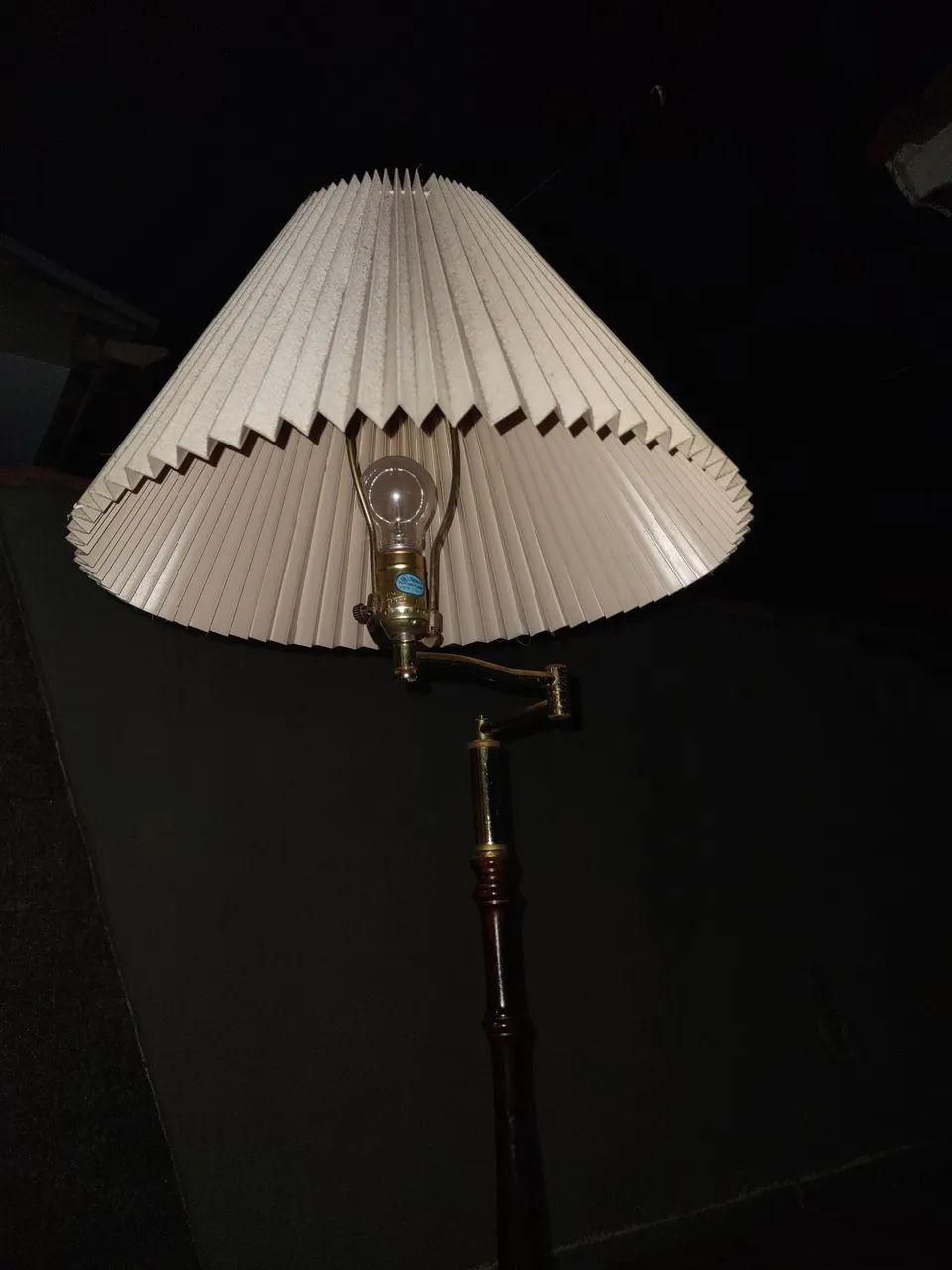 Mesinha com abajur embutido e regulavel - Foto 2