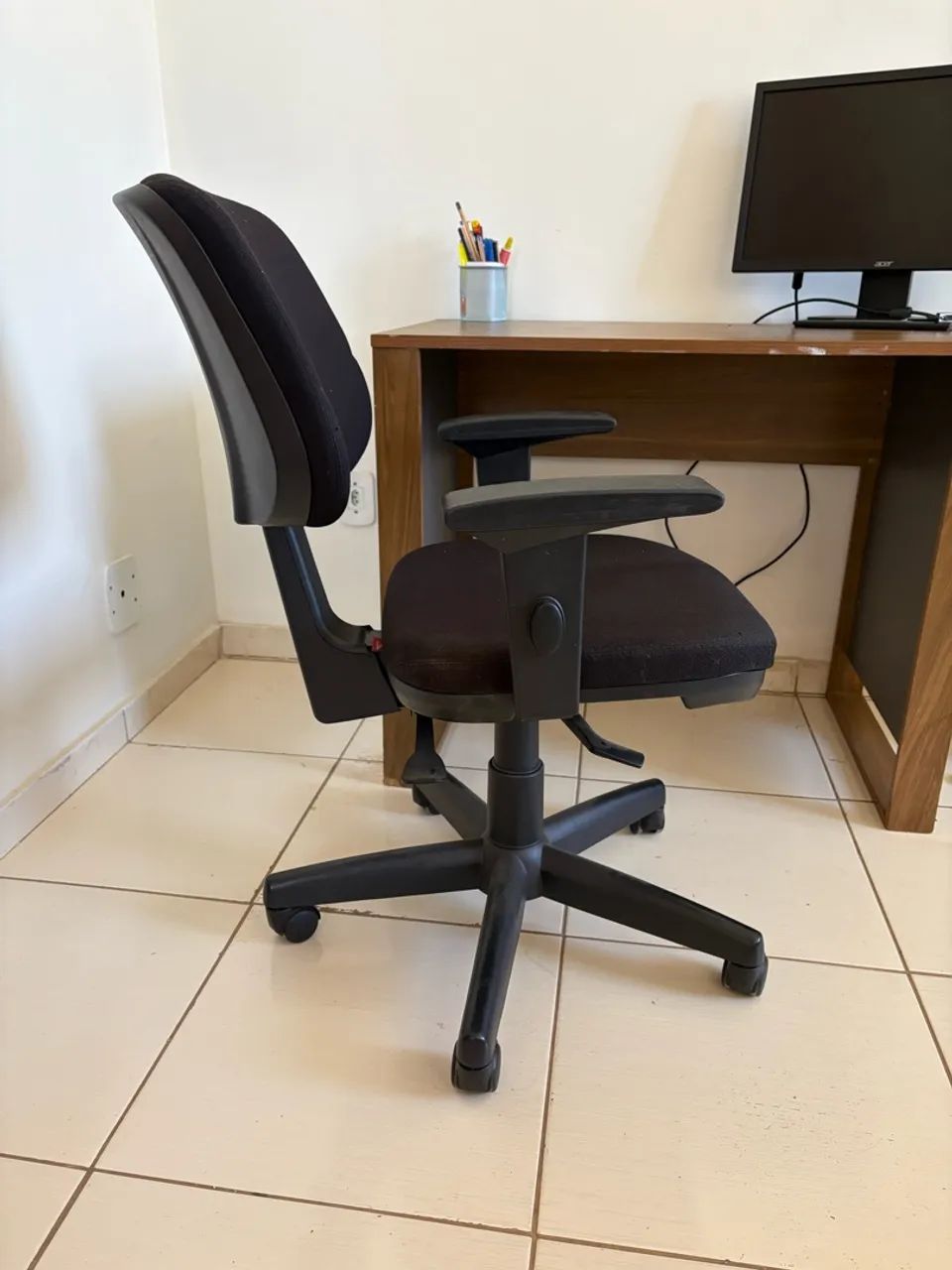 Mesa e Cadeira de escritório. - Foto 3