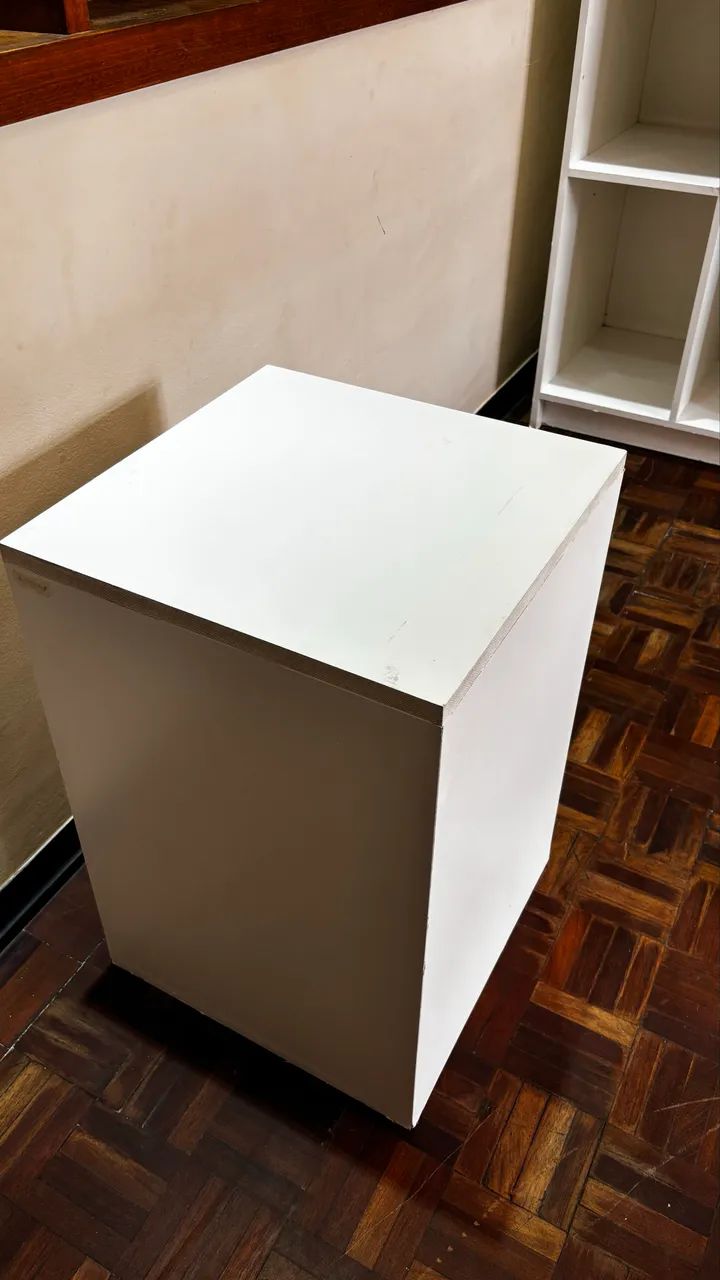 Painel Canaletado com espelho e Led ganchos e cubo expositor  - Foto 4