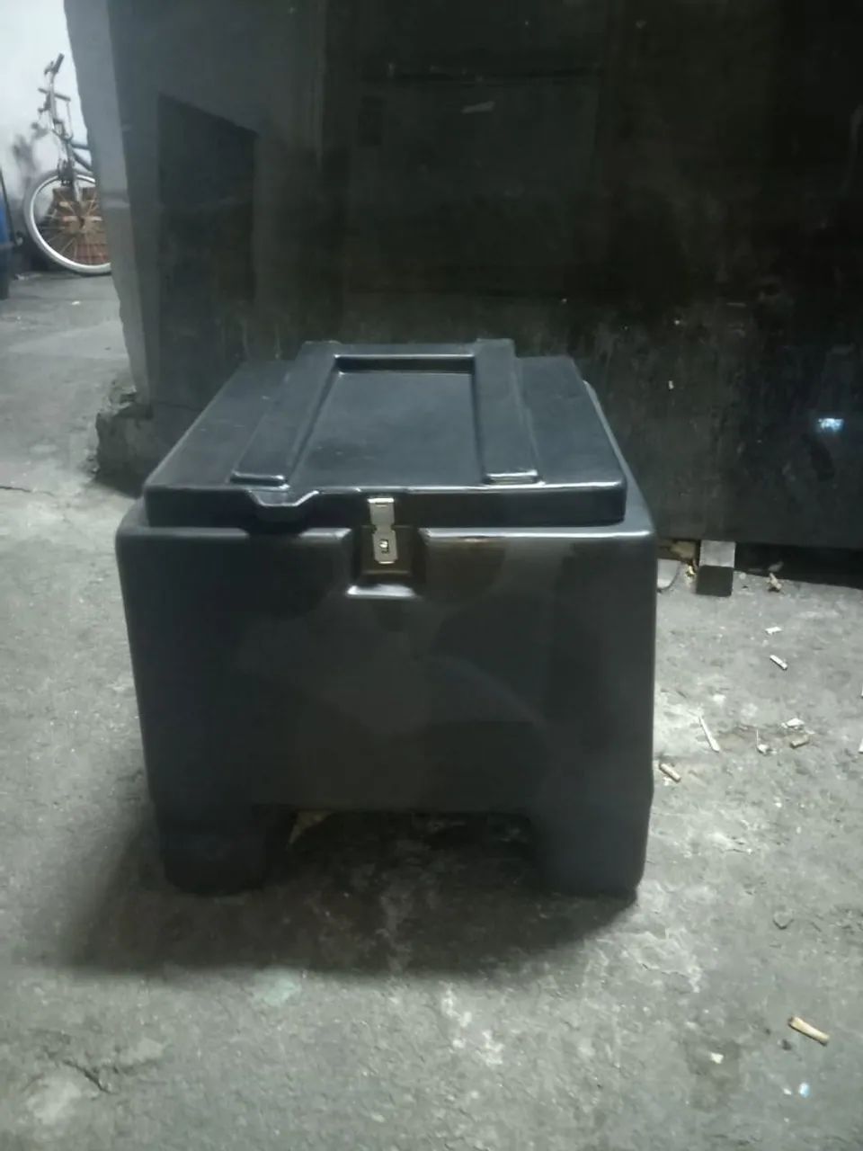 Vendo Baú 145 litros,  sem ferragem 