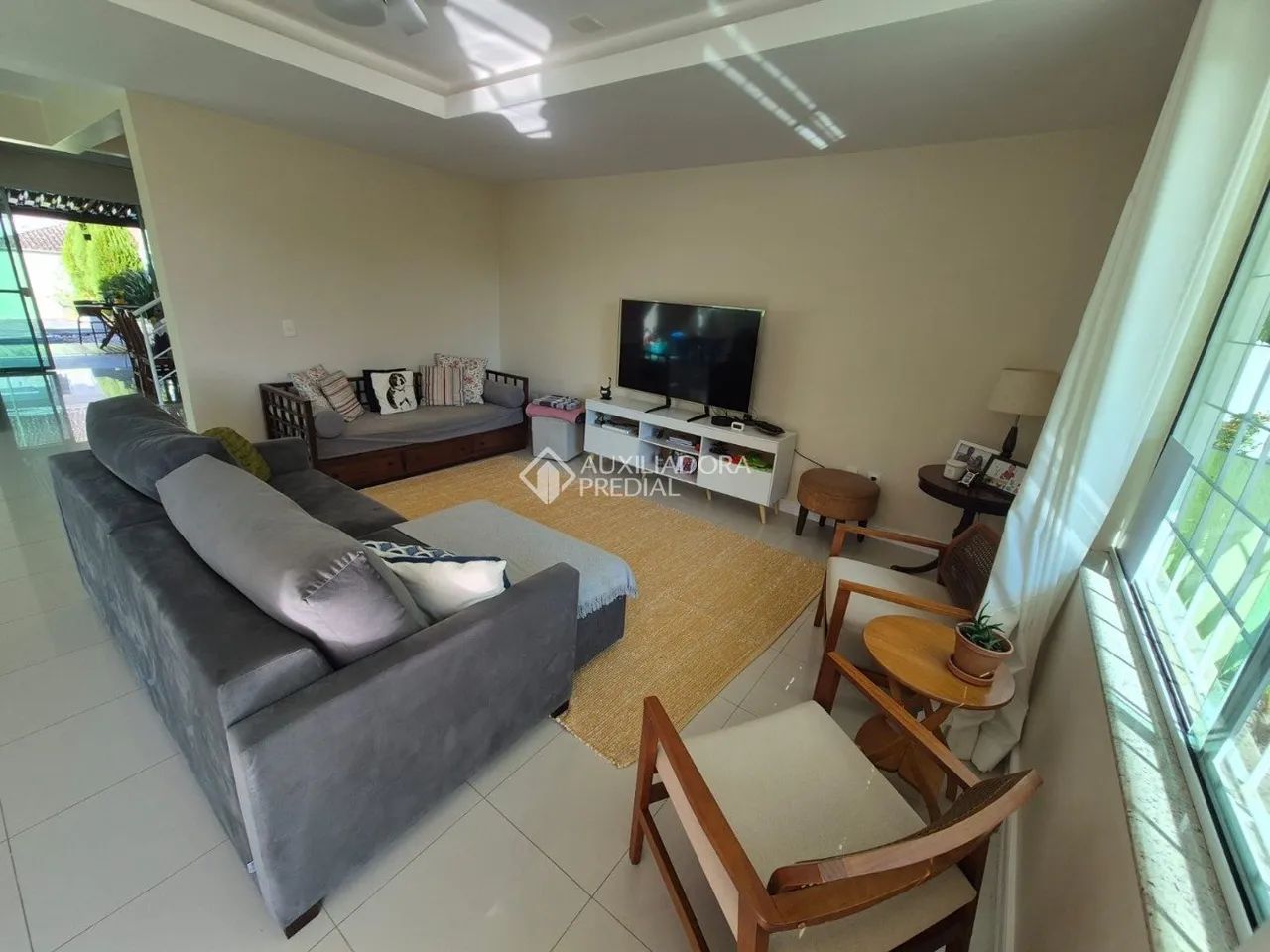 Casa ampla com 4 dormitórios, sendo 2 suítes, em excelente localização no Itacorubi - Foto 3