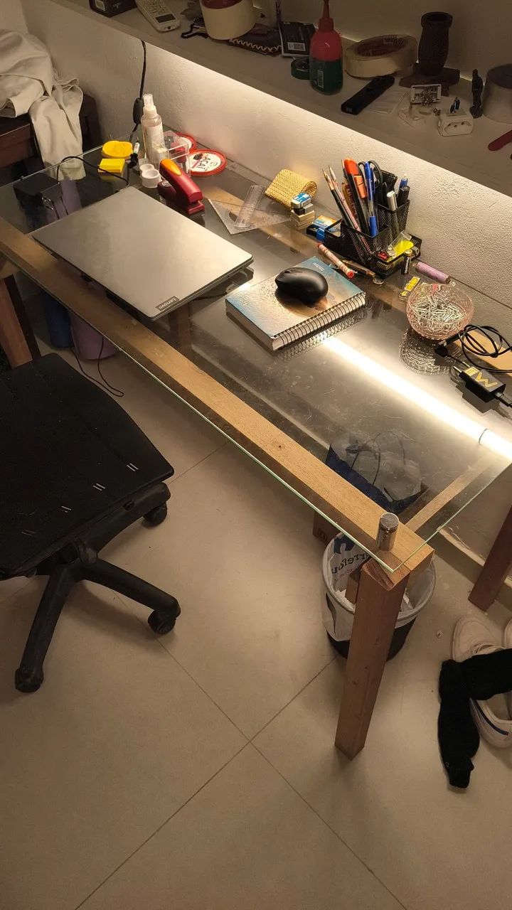 Mesa madeira com tampo vidro
