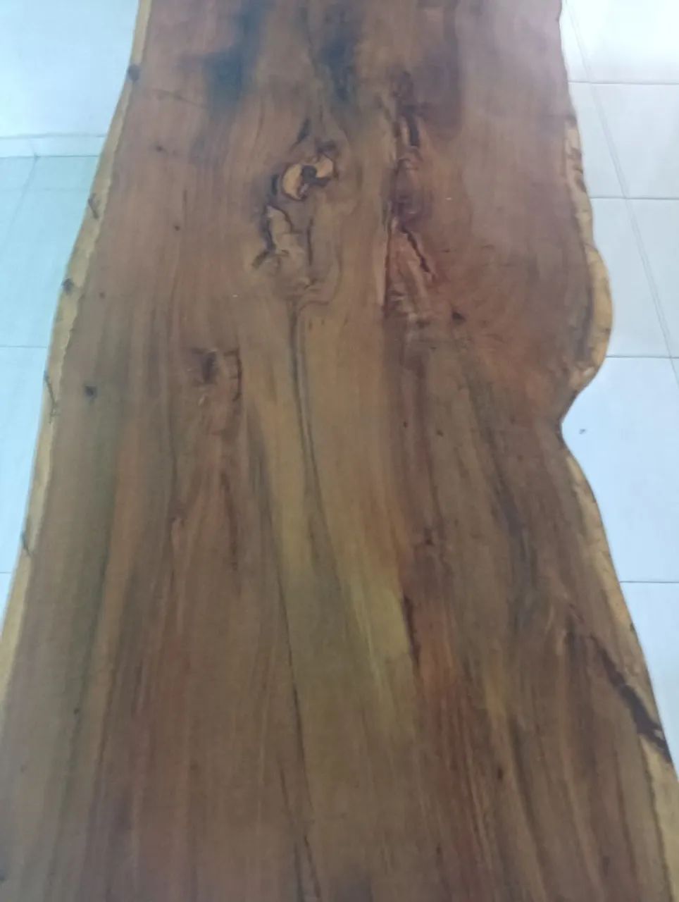 Mesa de madeira maciça 