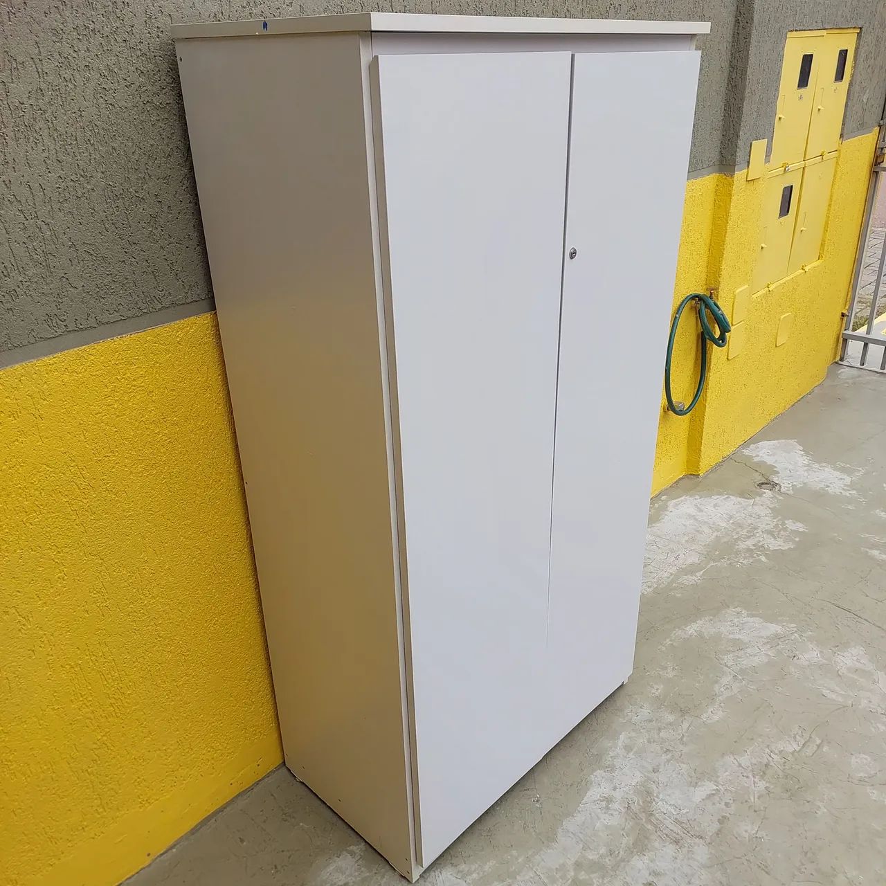 Armário escritório com portas cinza - Foto 6