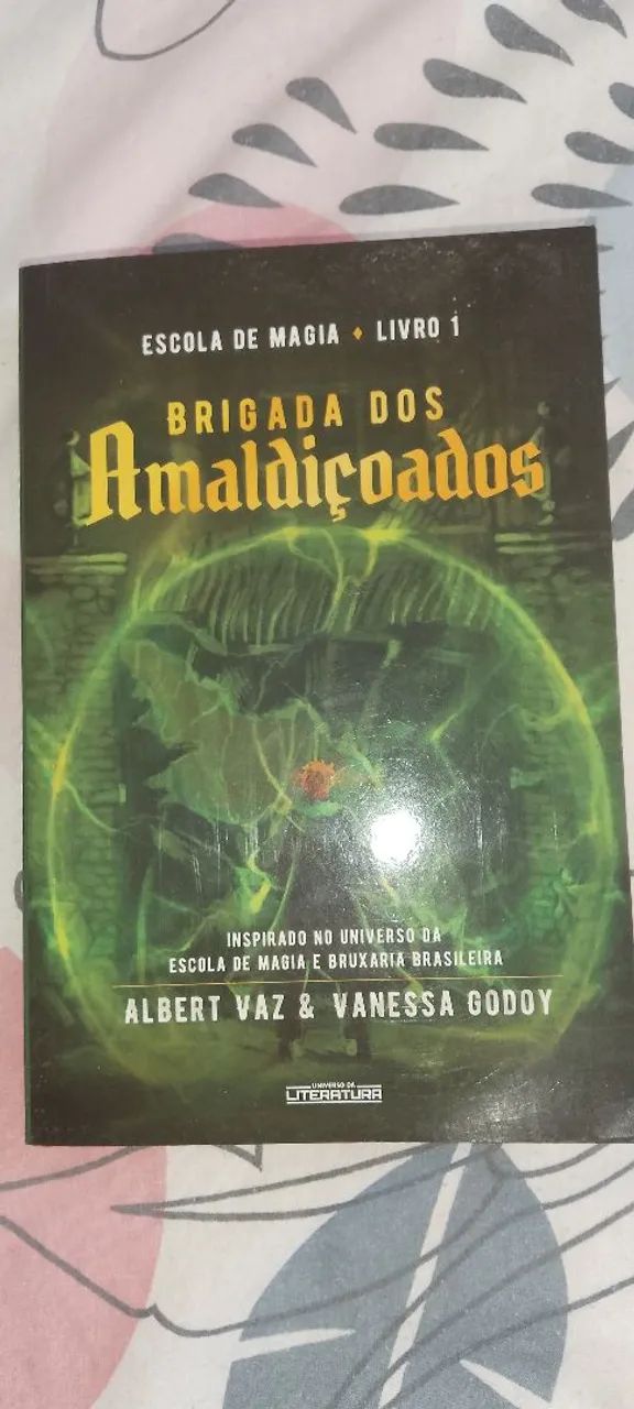 Livro Brigada dos Amaldiçoados 