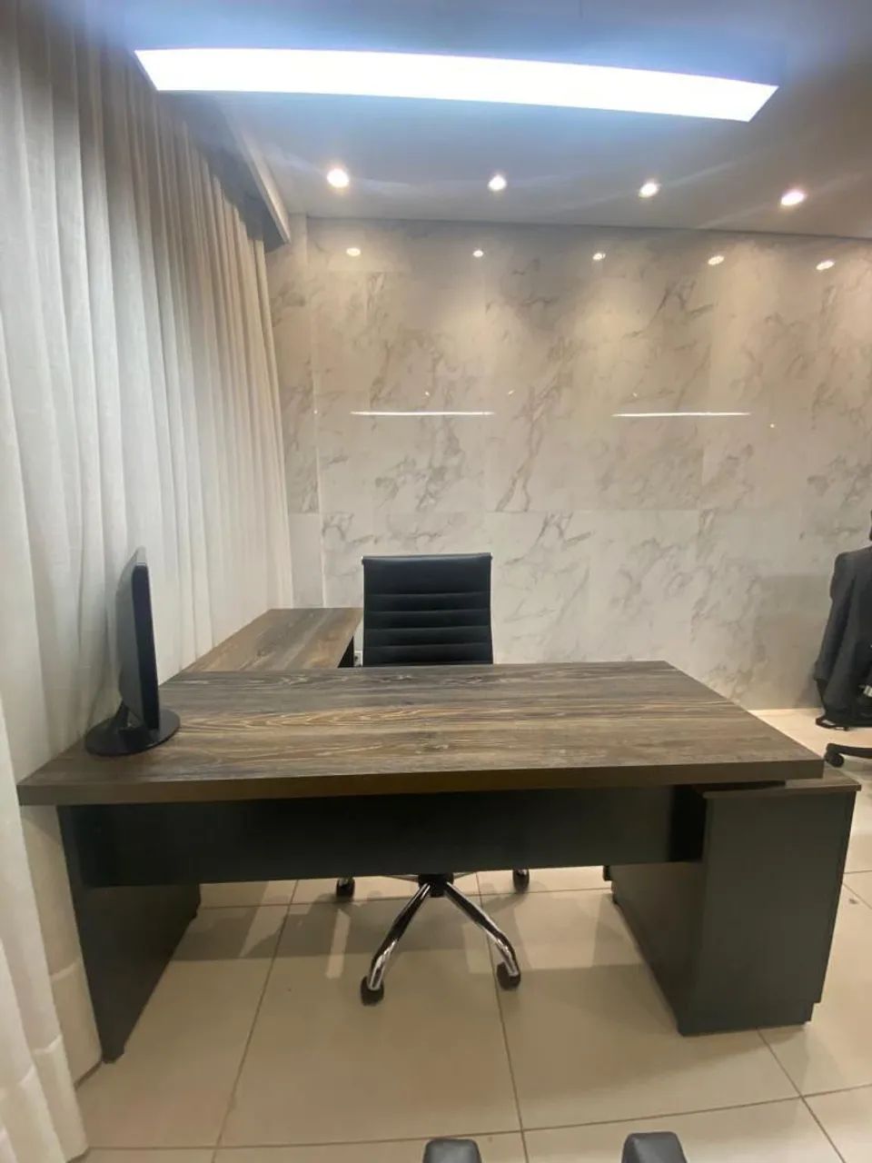 Mesa para escritório seminova