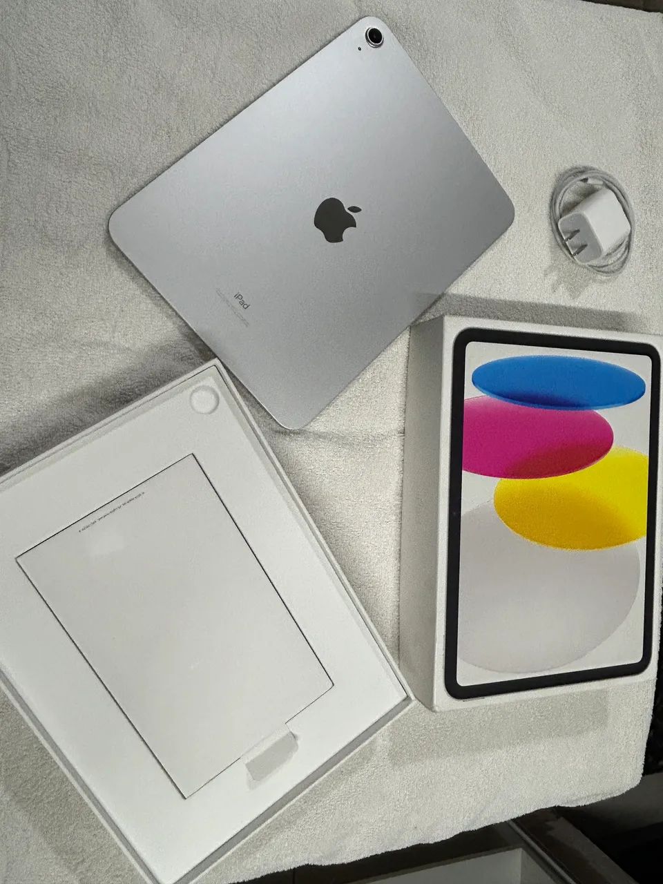 Apple iPad (10th generation) 10ª Geração 64GB Prata ? Na Garantia