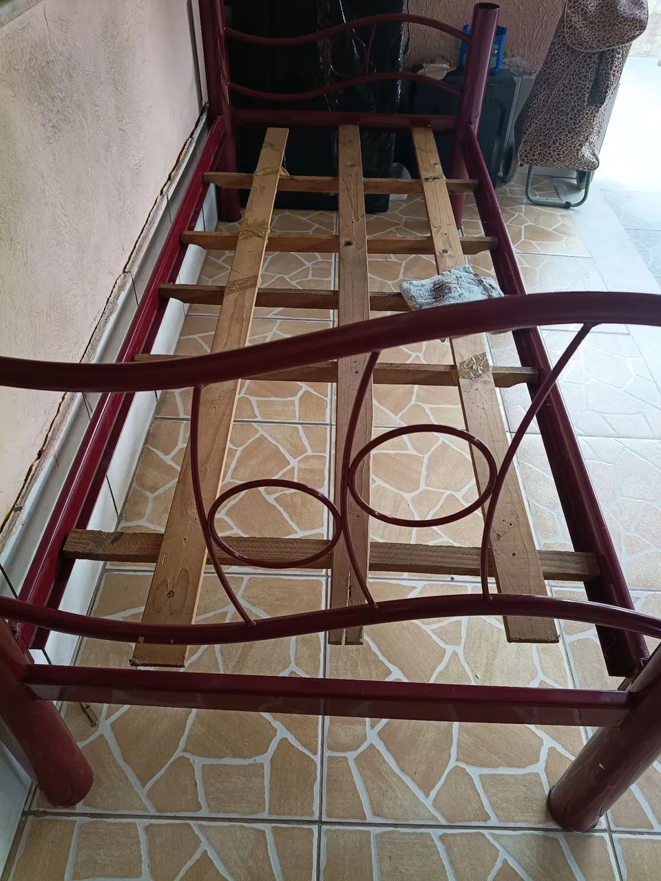 Cama de solteiro (sem colchão) Retirada no local - Foto 2