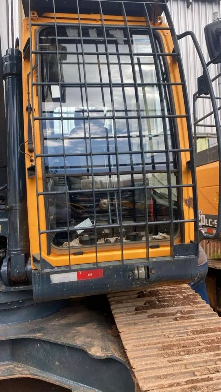 Escavadeira Hyundai 220 ano 2023 com 625 horas, único dono, em MG - Foto 2