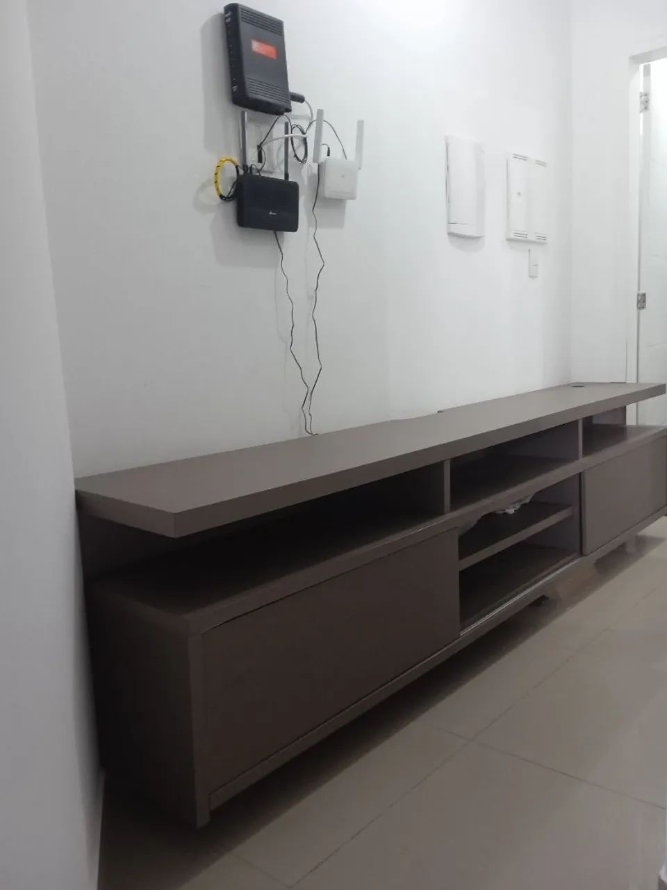 Rack com painel em MDF.
