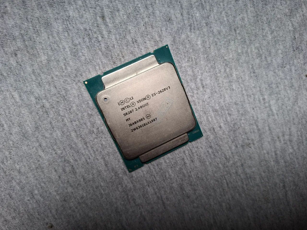Intel Xeon E5-2620 v3