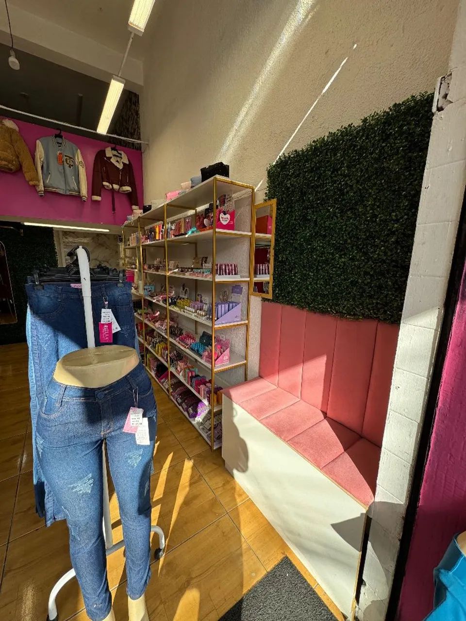 Passo ponto de loja de roupas, maquiagens e acessórios  - Foto 3