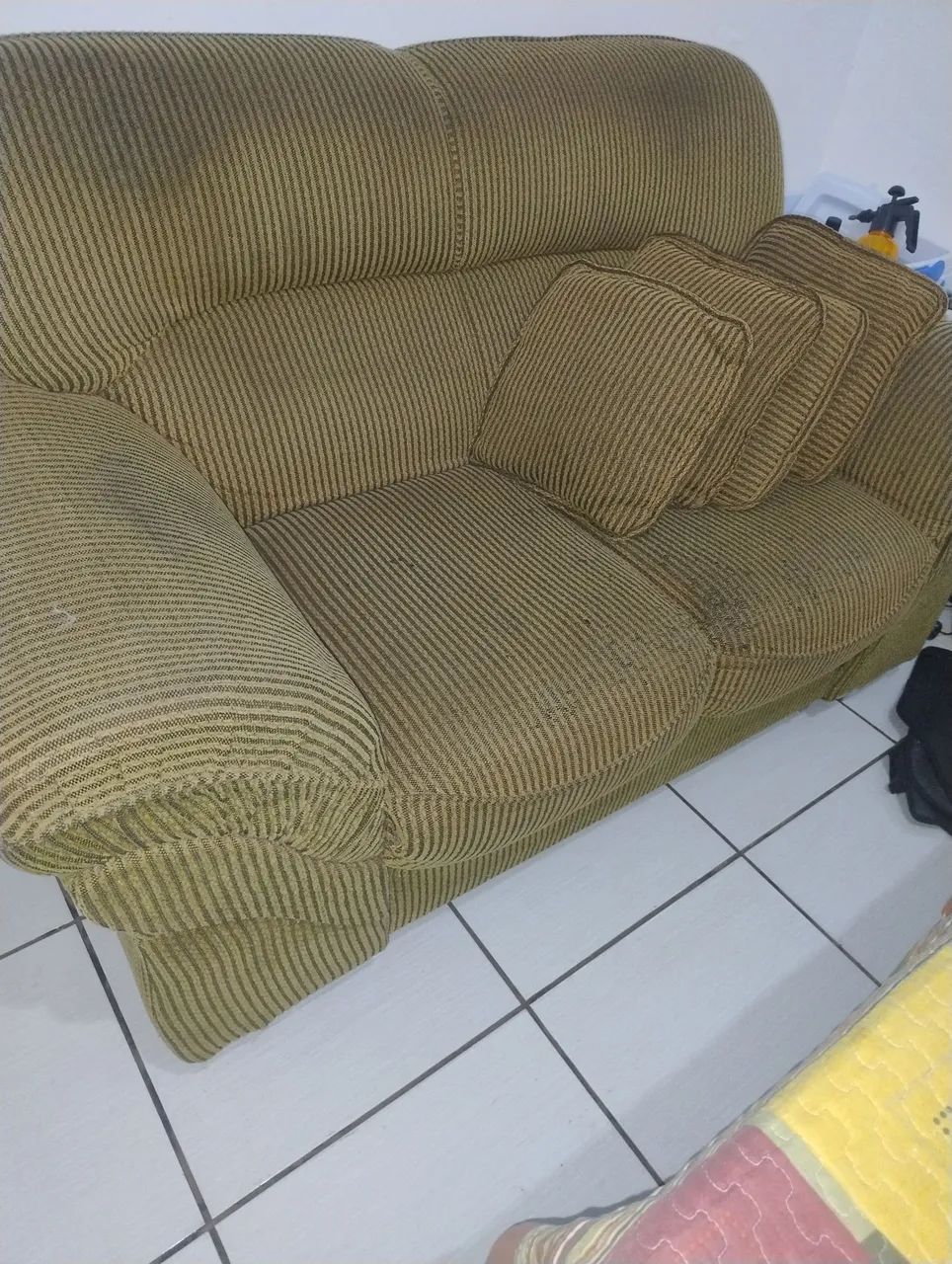 Jogo de sofá 3 e 2 lugares. Vendo barato 
