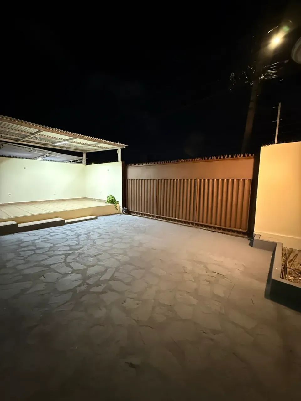 APTO TERREO COM AREA EM MANGABEIRA