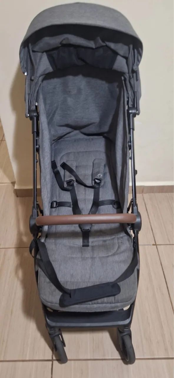 Carrinho de passeio Máxi cosi Eva cinza