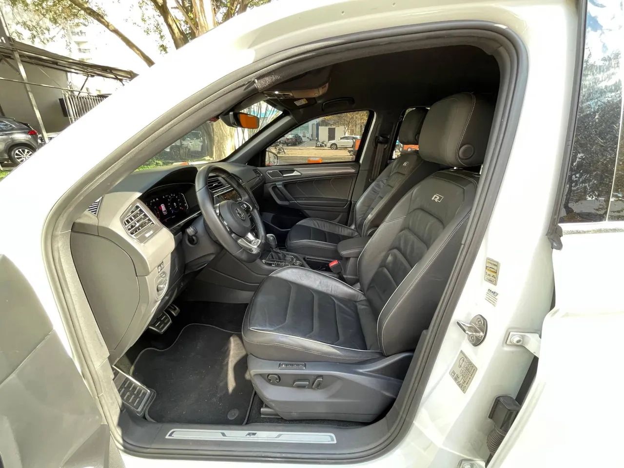Volkswagen Tiguan Allspac R-Line 350 TSI 2.0 4x4, foto 12 de 19