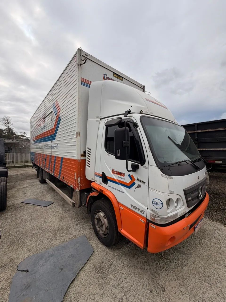 Vendo accelo 1016 automático ano 2023
