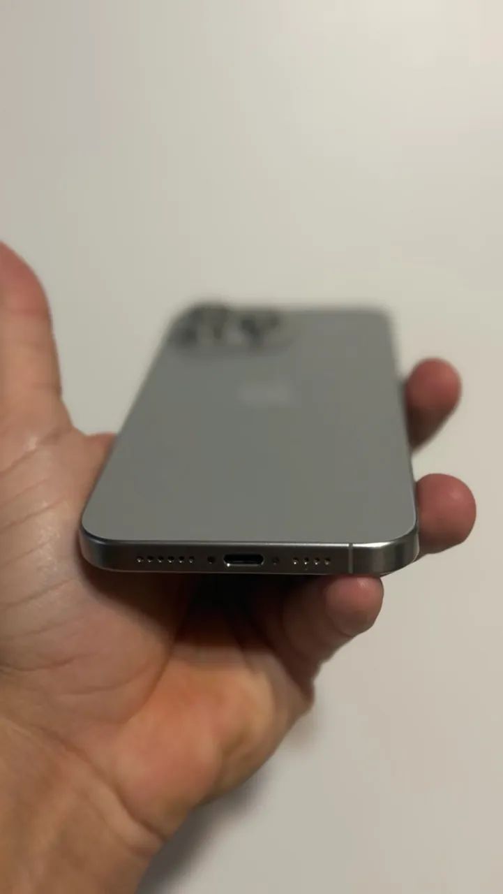 iPhone 15 Pro Max 256gb Novíssimo - Celulares e Smartphones