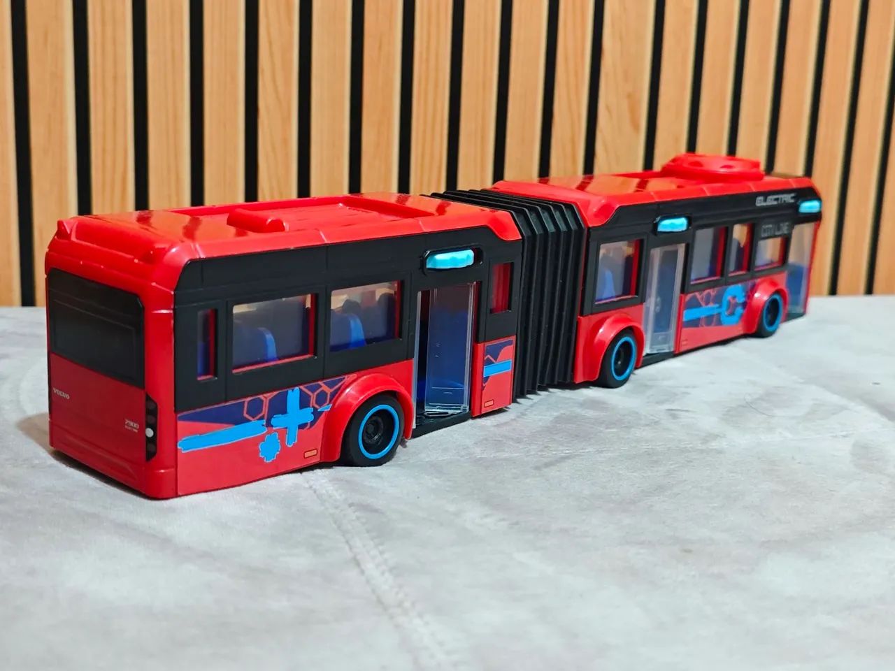 Miniatura de ônibus brinquedo - volvo  - Foto 3