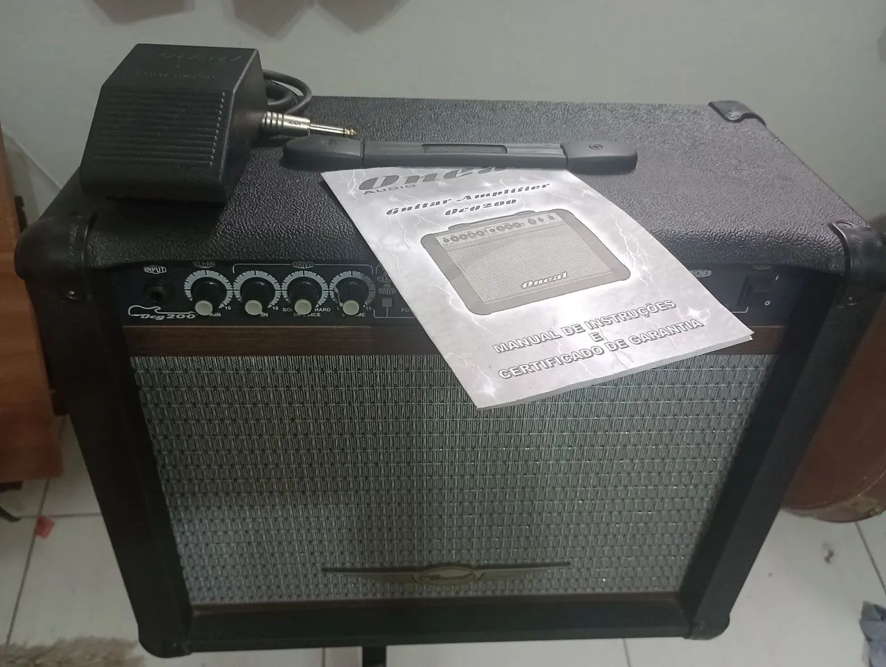 Caixa e Guitarra Oneal 200 ocg 