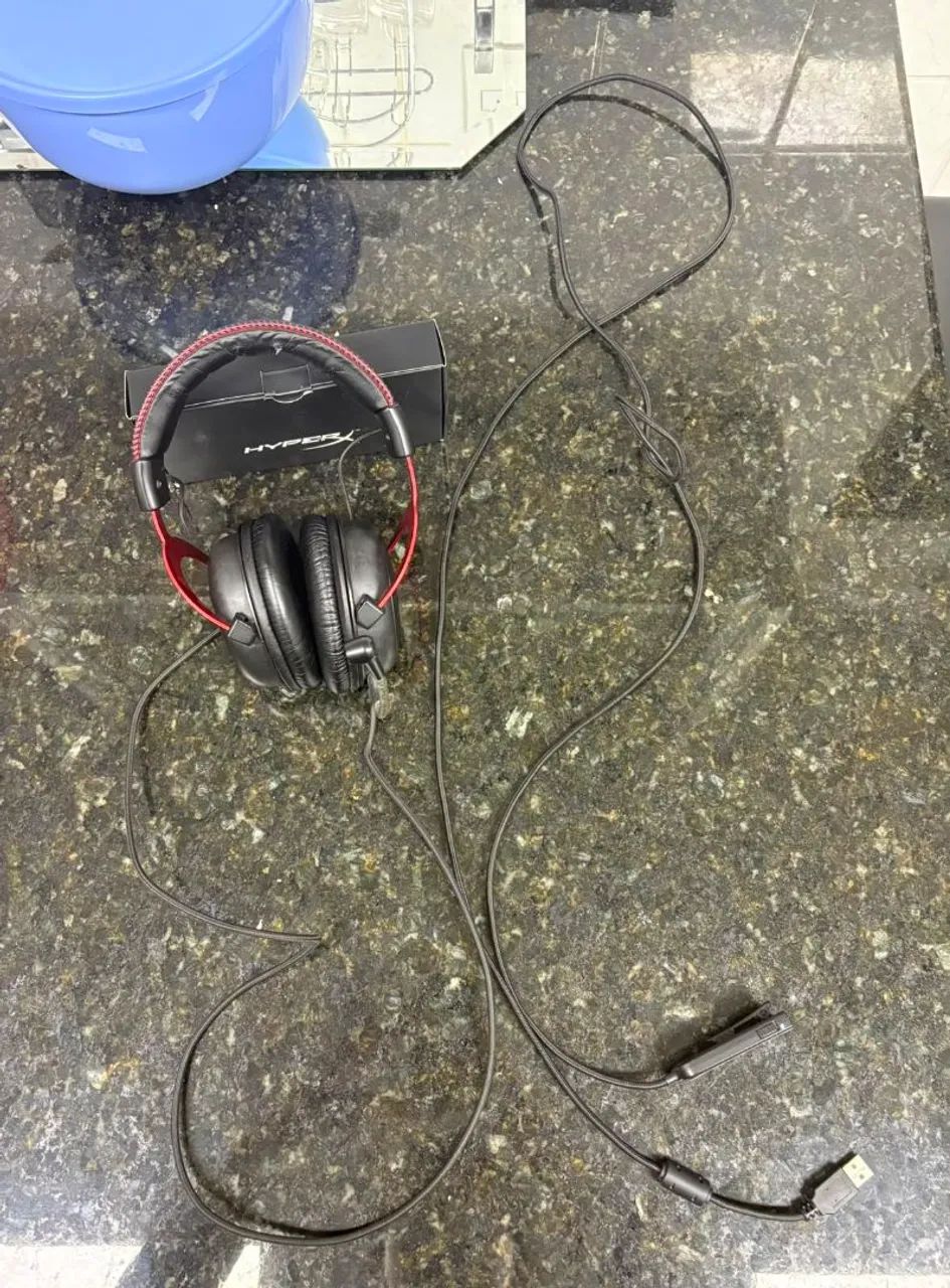 Headset hyperX cloud2 com microfone, fio adaptador pra PC e duas espumas extras 