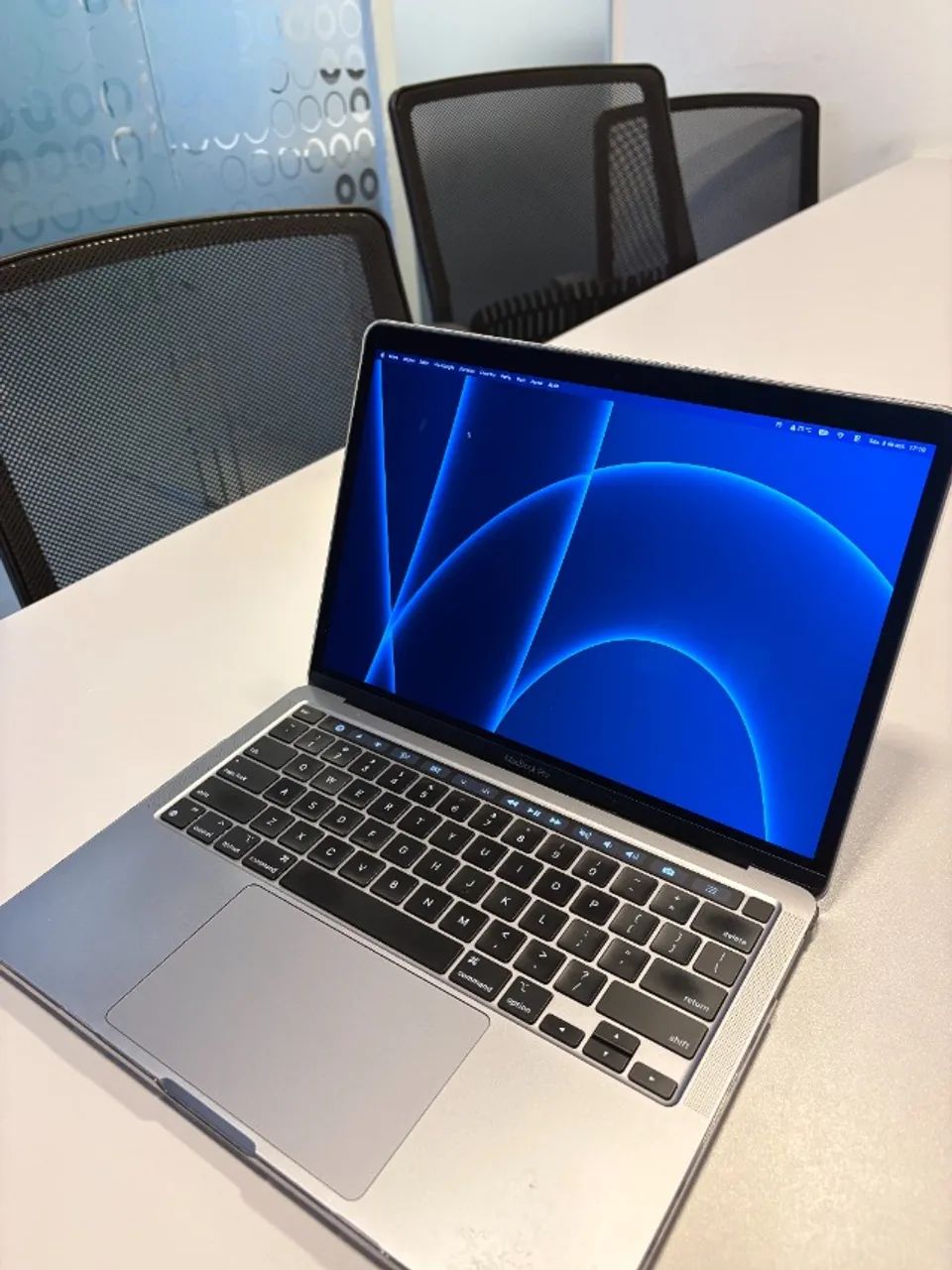 MacBook Pro 13" M2 com Touch Bar - 8GB RAM - 256GB