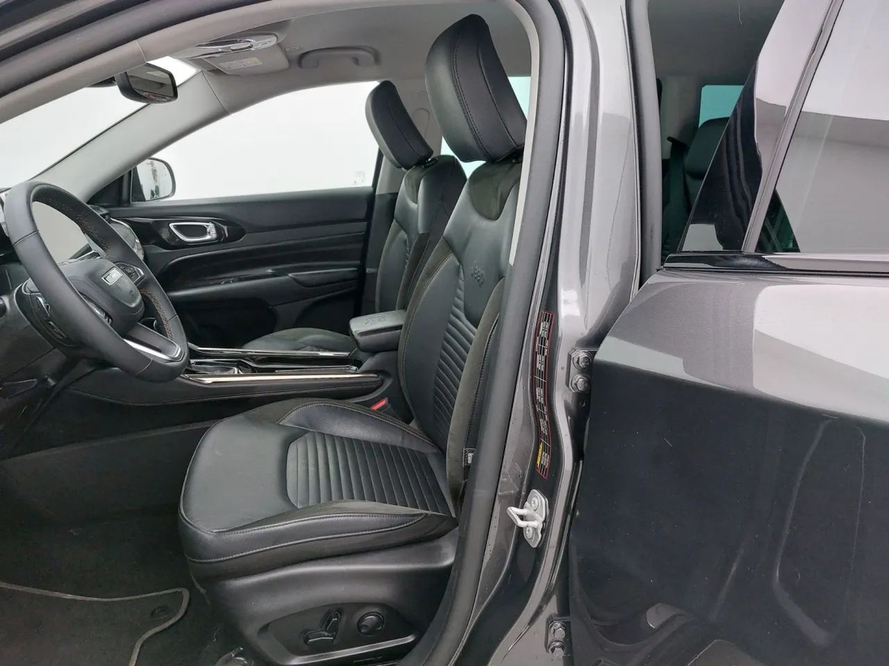 Jeep Commander Limited T270 1.3 TB Flex Aut., foto 16 de 18