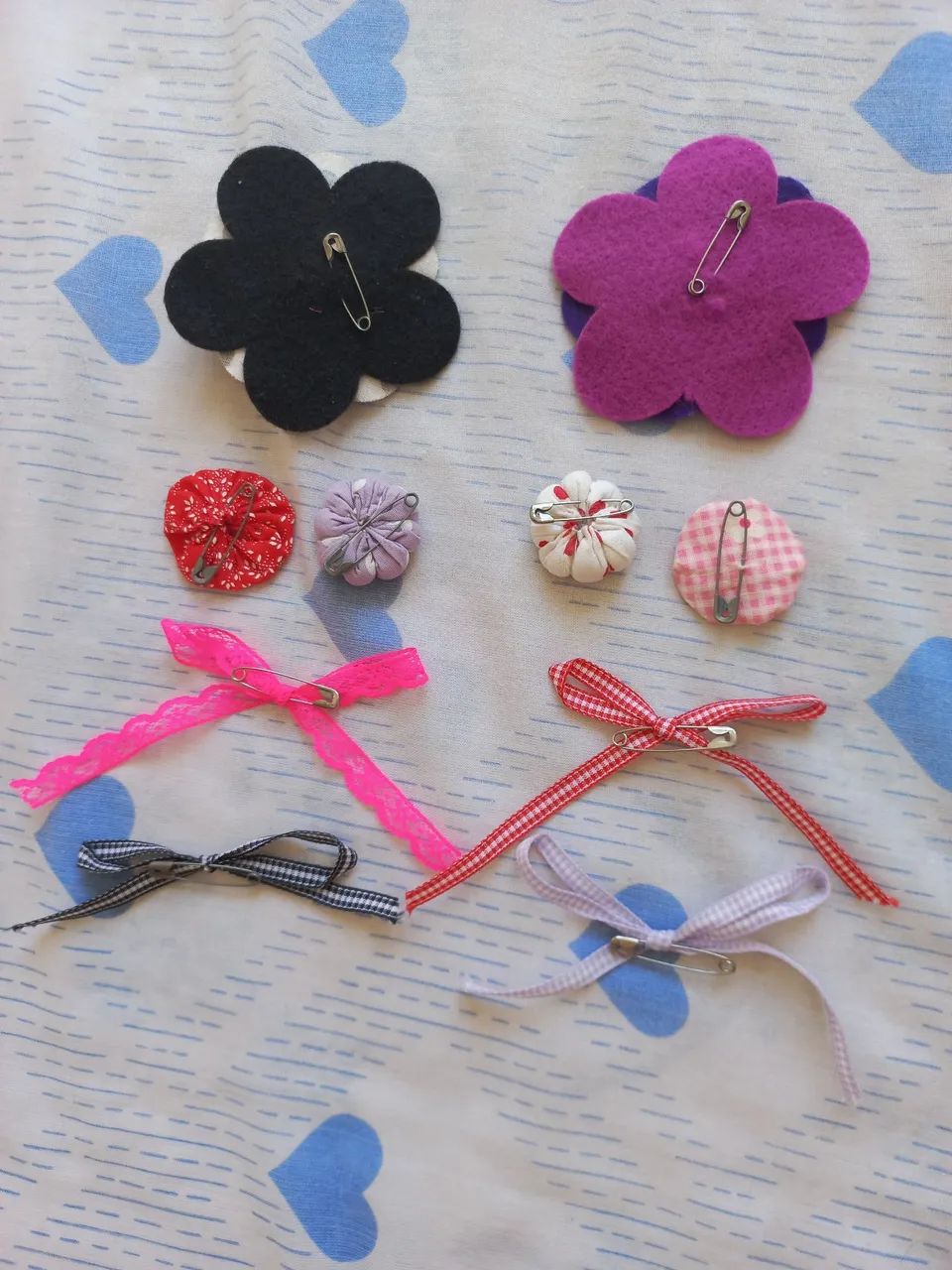 10 acessórios infantis para enfeitar roupas,cabelos,bolsas,etc. - Foto 2